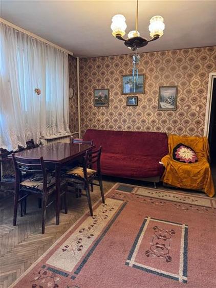 Apartament cu 3 camere semidecomandat în Obor