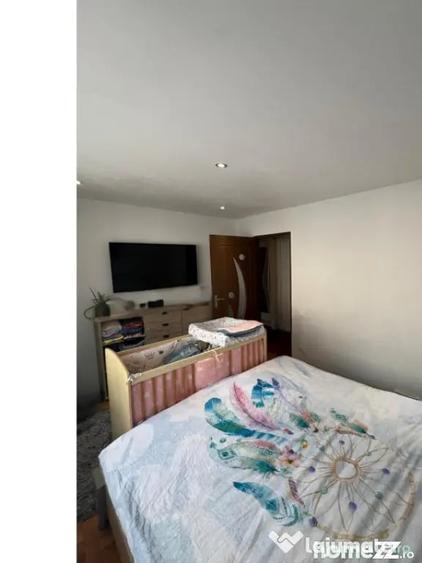 Apartament cu 3 camere semidecomandat în Central