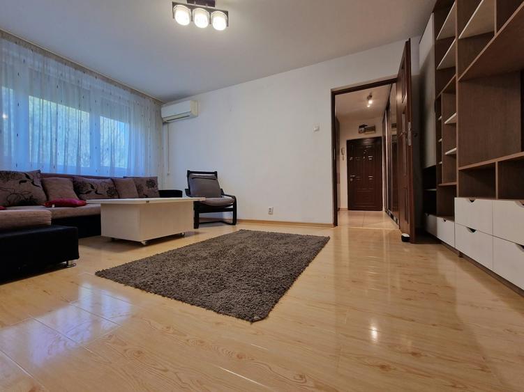 Apartament cu 3 camere semidecomandat în Brâncoveanu