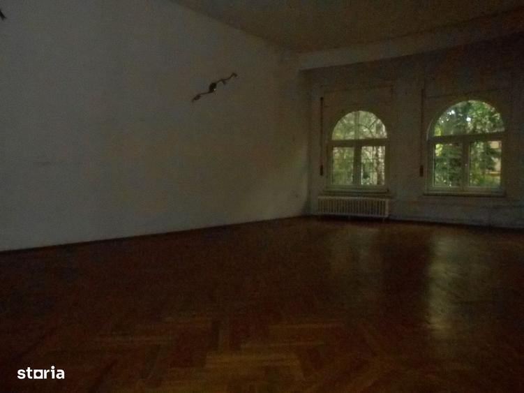 Casă cu 4 camere cu Teren 296 Mp în Tipografilor
