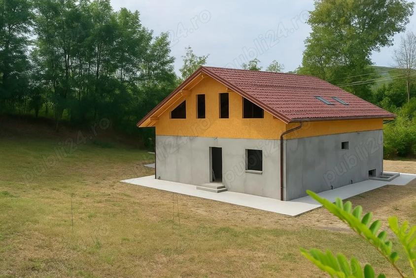 Casă cu 4 camere cu Teren 1705 Mp în Iedera