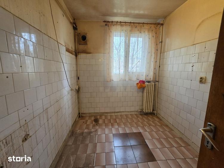 Apartament cu 4 camere semidecomandat în Sălăjan