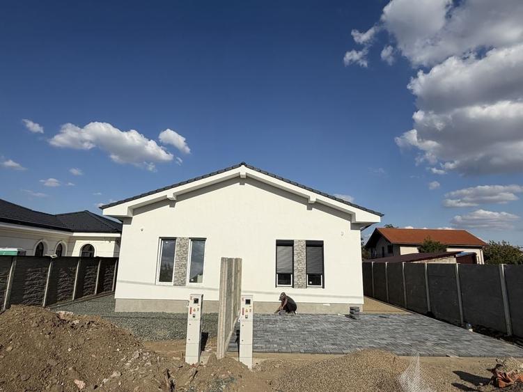 Casă cu 3 camere în Giroc