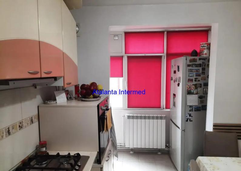 Apartament cu 3 camere decomandat în Casa de Cultură