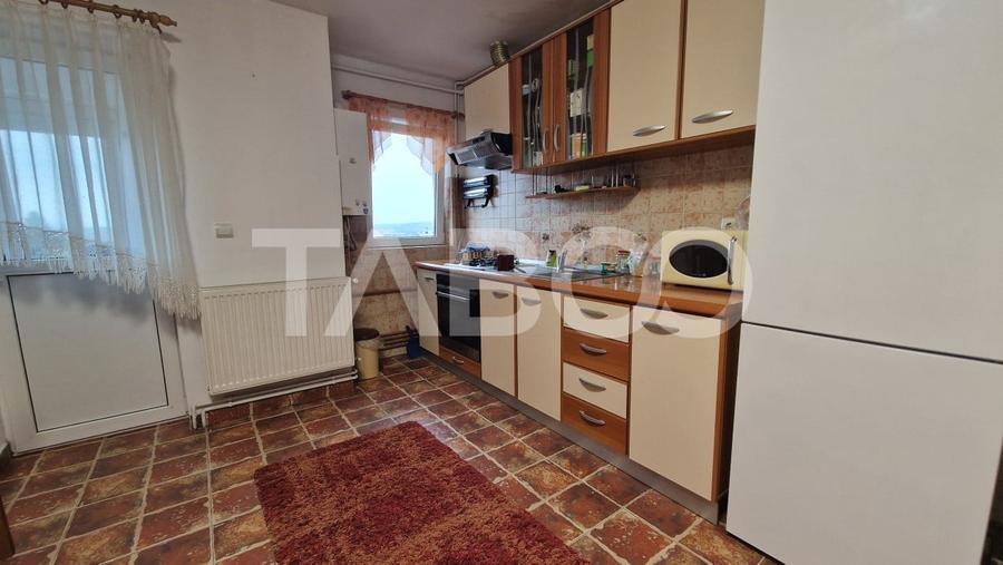 Apartament de inchiriat cu 3 camere balcon la mansarda Vasile Aaron - 3