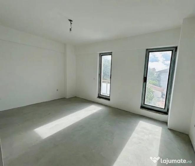 Apartament cu 3 camere decomandat în Aviației