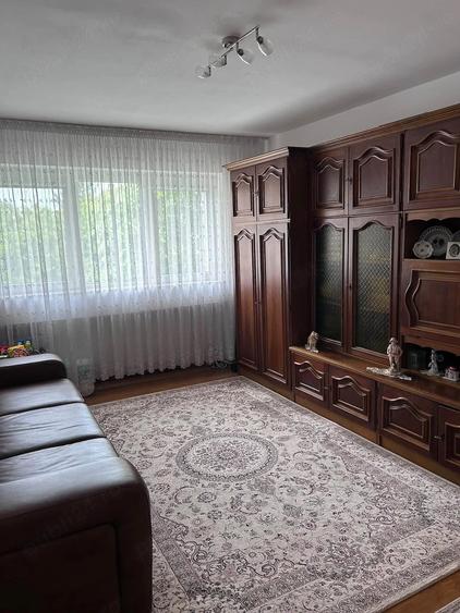 Apartament cu 3 camere decomandat în Micro 16