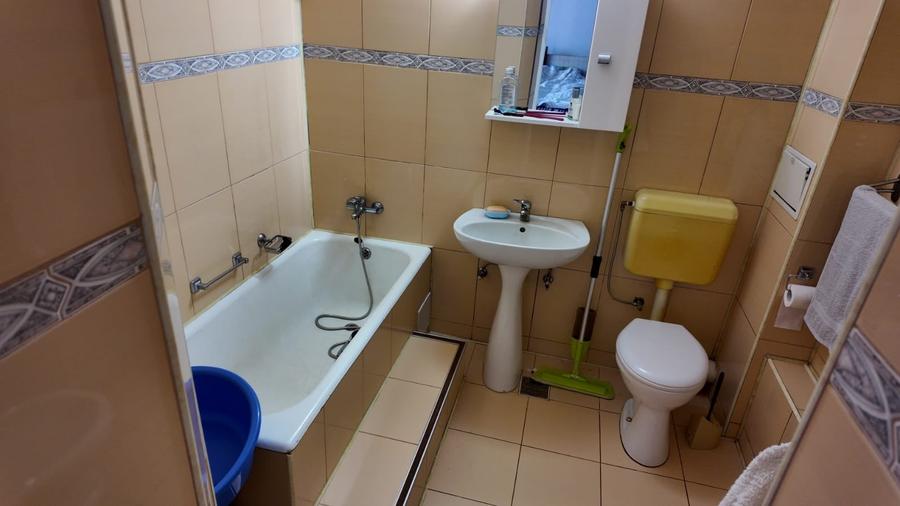 Casă individuală cu 5 camere cu Garaj în Central