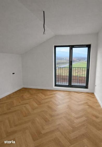 Casă cu 5 camere cu Teren 512 Mp în Jucu