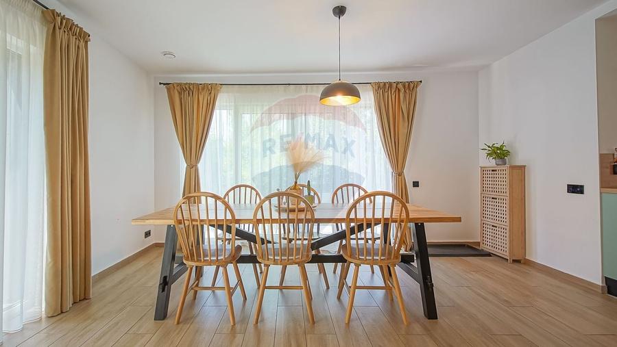 Casă individuală cu 4 camere cu Teren 387 Mp în Stupini