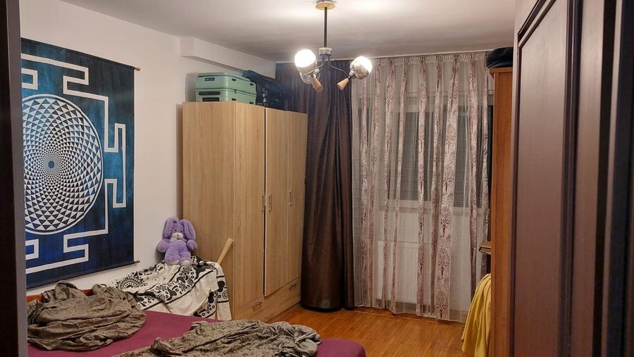 Apartament cu 3 camere semidecomandat în Amzei