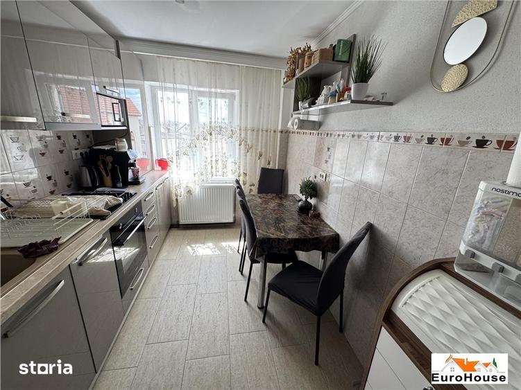 Apartament cu 5 camere în Cetate