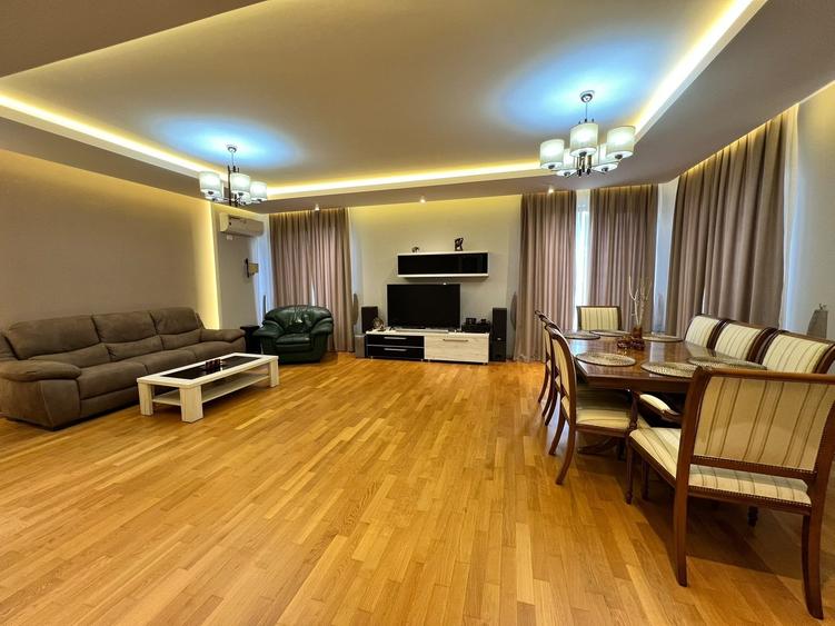 Casă individuală cu 4 camere cu Piscina în Chitila