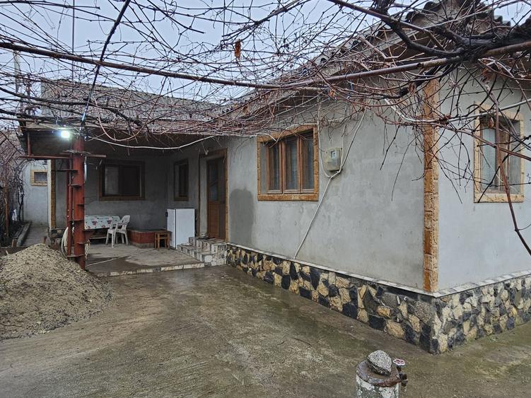 Casă cu 4 camere cu Teren 500 Mp în Central