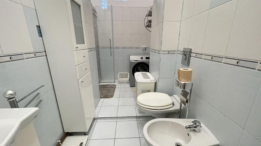 Apartament cu 4 camere decomandat, mobilat în Neptun