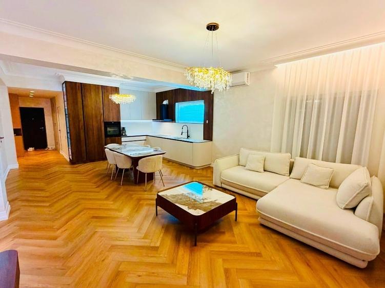 Casă individuală cu 4 camere cu Garaj în Tunari