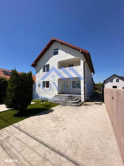 Casă cu 7 camere cu Canalizare în Poarta Albă