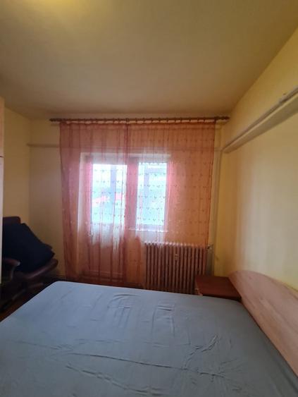 Apartament cu 3 camere decomandat în Independenței