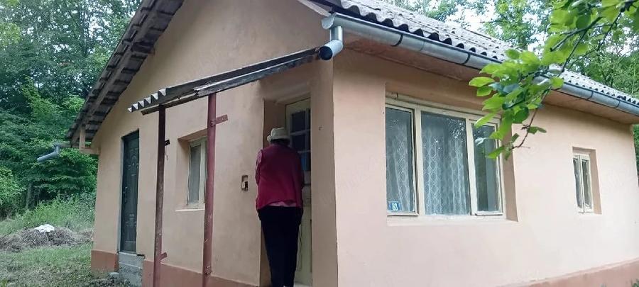 Casă cu 3 camere cu Teren 400 Mp în Central