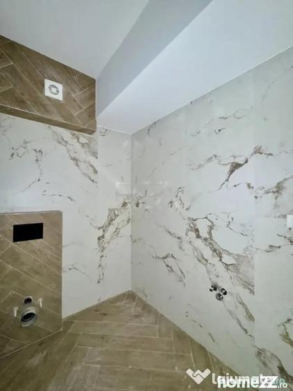 Apartament cu 3 camere semidecomandat în Matei Voievod