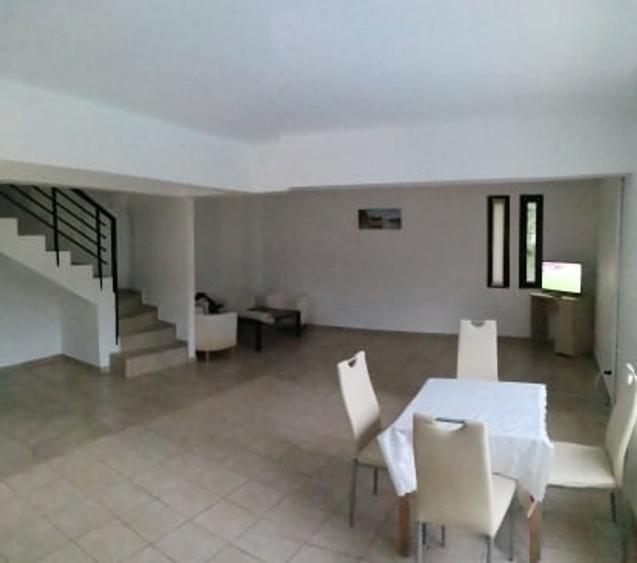 Casă cu 10 camere cu Piscina în Sărata-Monteoru
