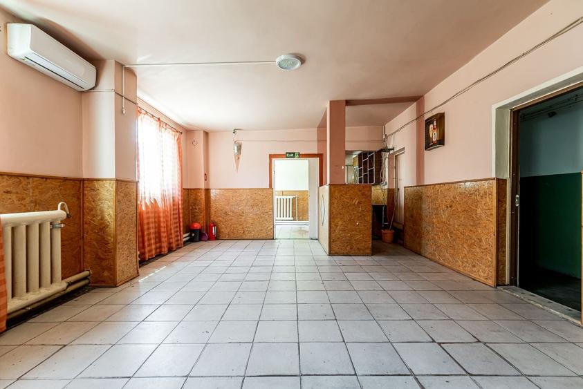 Casă individuală cu 8 camere cu Canalizare în Aurel Vlaicu