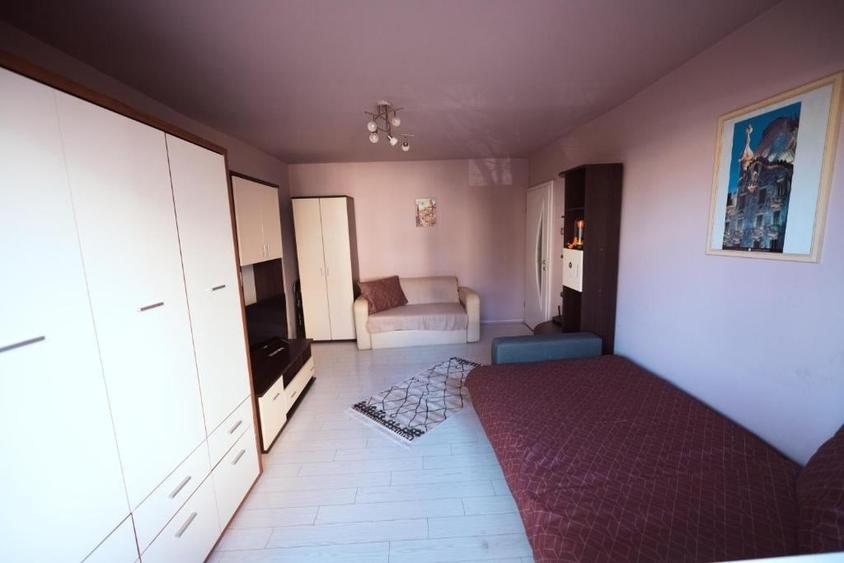 Apartament cu 2 camere semidecomandat, mobilat în Complex Studențesc