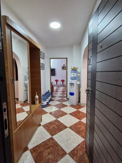 Apartament cu 4 camere decomandat, mobilat în Vitan Mall