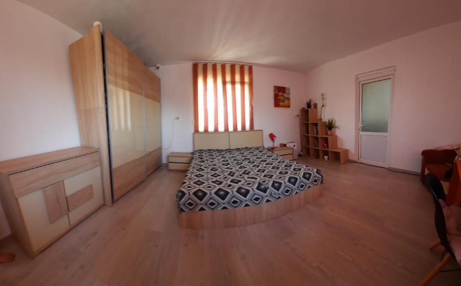 Casă individuală cu 4 camere cu Teren 120 Mp în Central