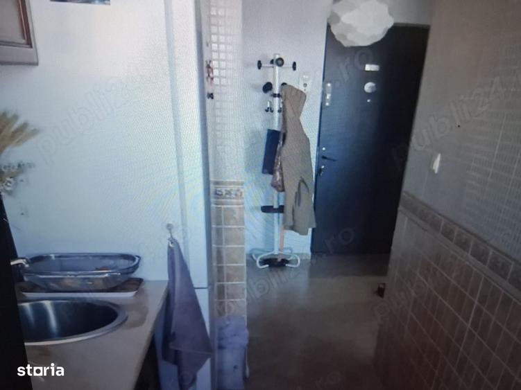 Garsonieră decomandată în Tei