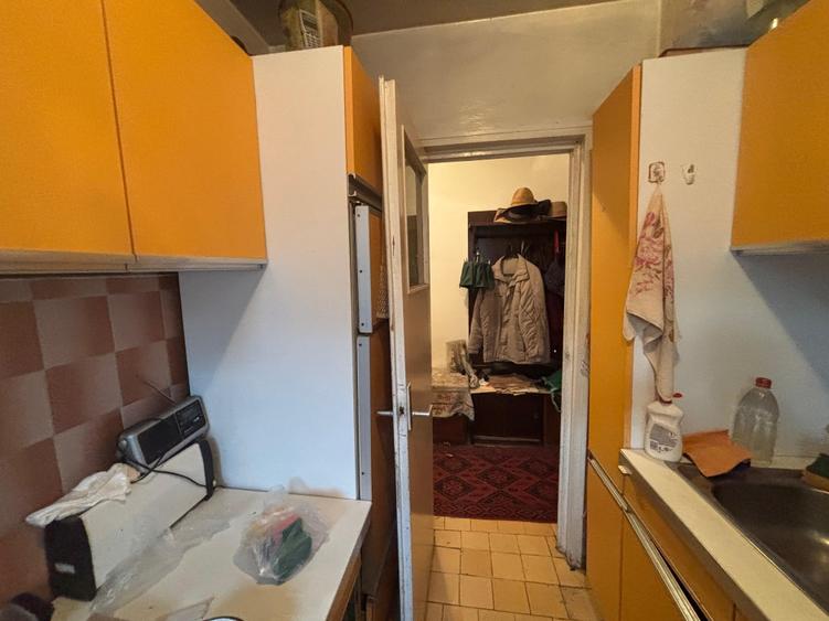 Apartament cu 3 camere semidecomandat în Gara de Nord