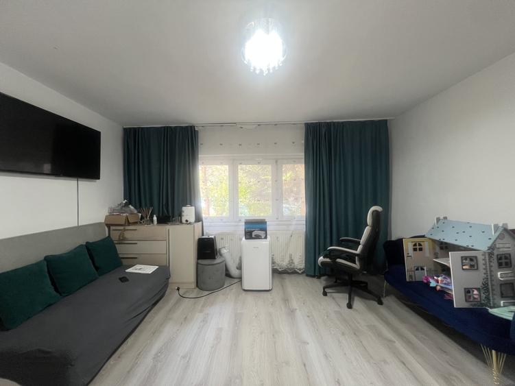 Apartament cu 2 camere semidecomandat în Aradului