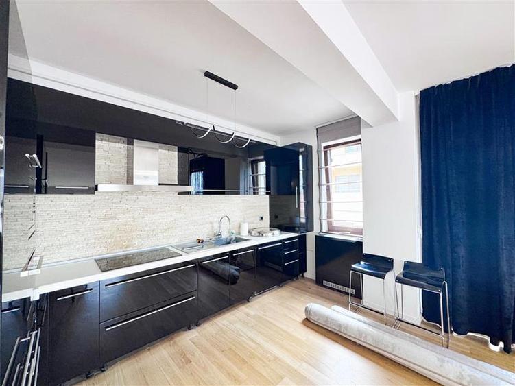 Apartament cu 3 camere semidecomandat, mobilat în Herăstrău