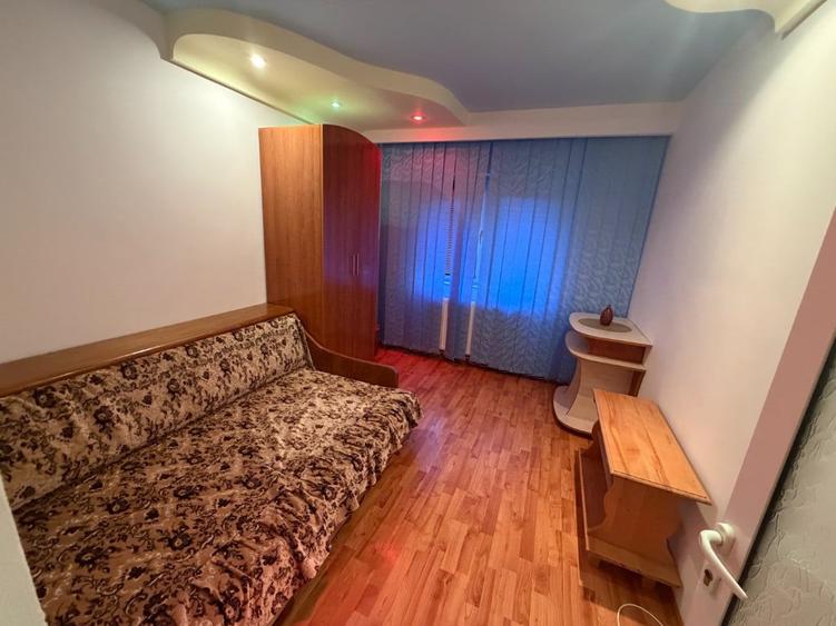 Apartament cu 3 camere decomandat în E3