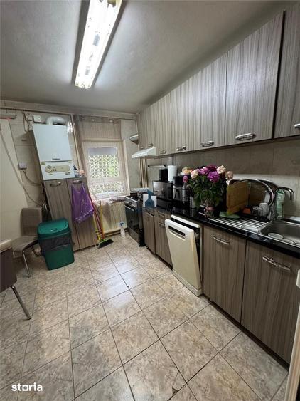 Apartament cu 4 camere decomandat în Berceni