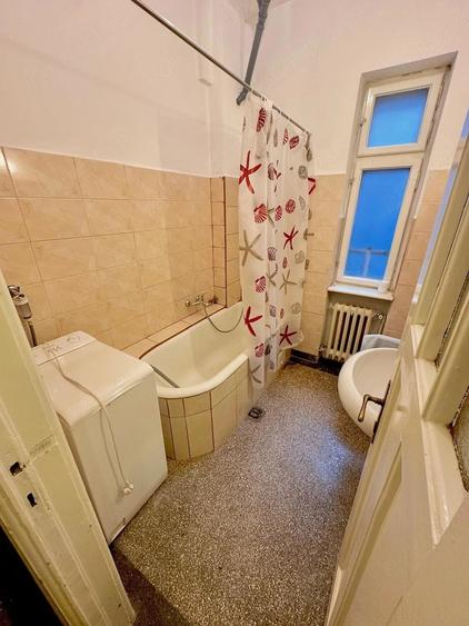 Apartament cu 3 camere semidecomandat în Cișmigiu