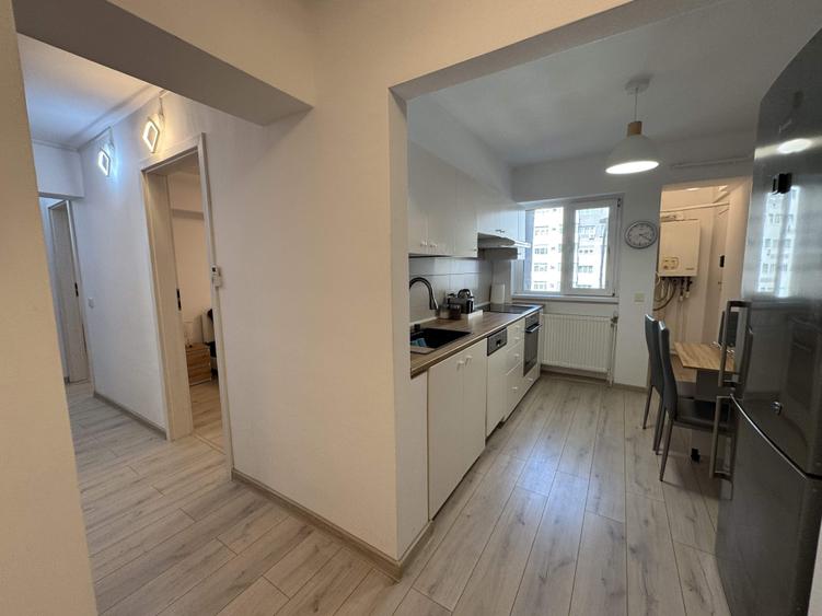 Apartament cu 3 camere decomandat, mobilat în