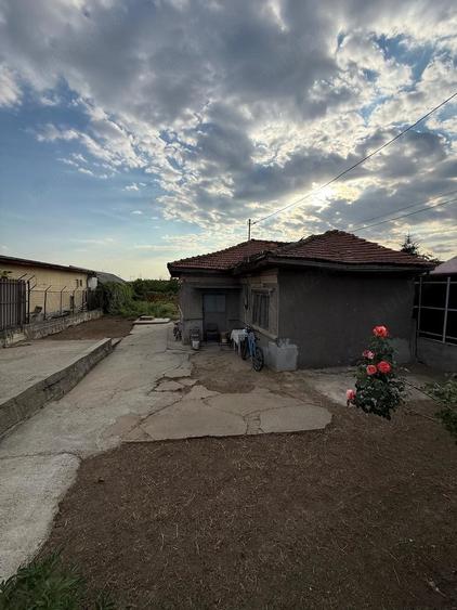 Teren 600 mp cu casa demolabila in Ca?elu - 1
