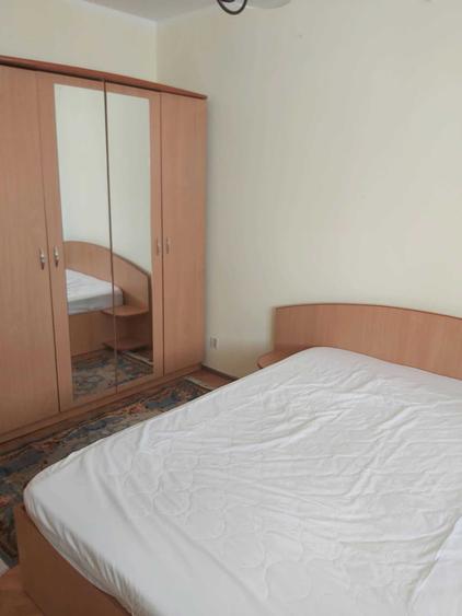 Apartament cu 3 camere semidecomandat în Drumul Taberei