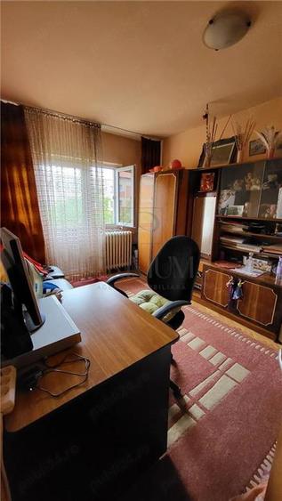 Apartament cu 3 camere decomandat în Aradului — fotografia 1