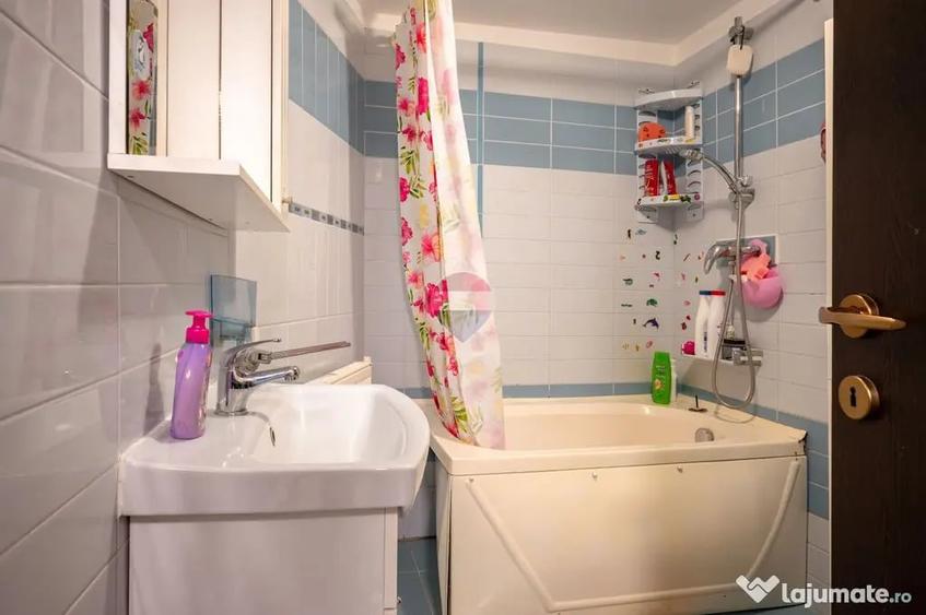 Apartament cu 3 camere decomandat în Est