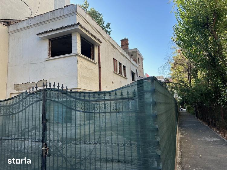 Casă cu 7 camere cu Teren 232 Mp în Floreasca