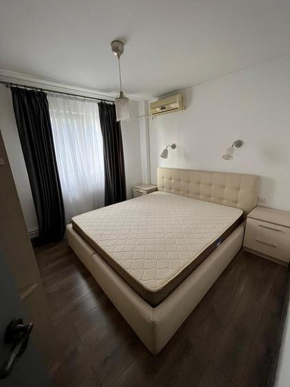 Apartament cu 3 camere decomandat în Aviației