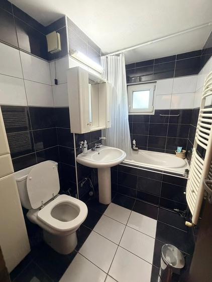 Apartament cu 3 camere decomandat în Soarelui