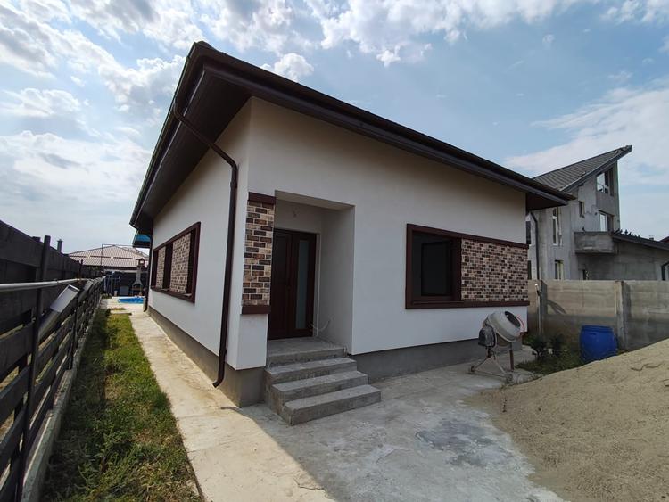 Casă cu 3 camere cu Piscina în Săbăreni