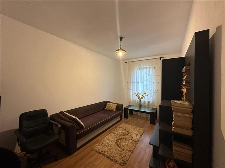 Casă individuală cu 8 camere cu Teren 1000 Mp în Bucium