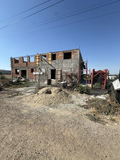 Casă cu 4 camere în Vărsătura