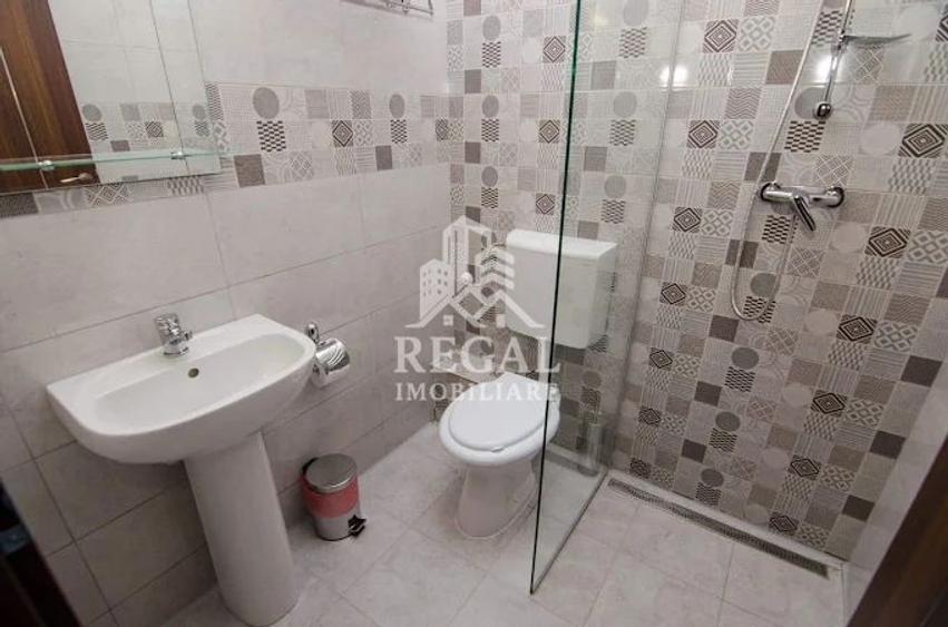 Hotel/Pensiune, de 759 mp, în Plopi