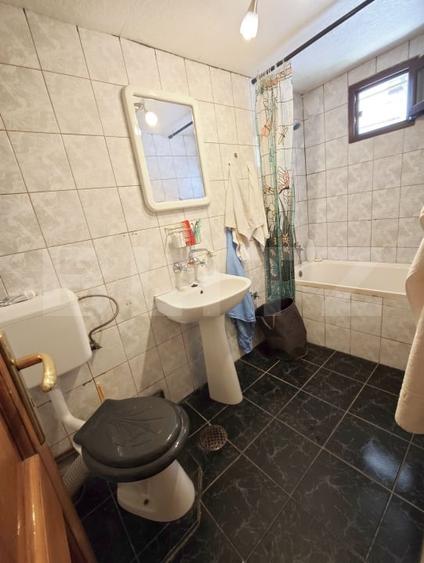 Casă individuală cu 4 camere cu Canalizare în Schei