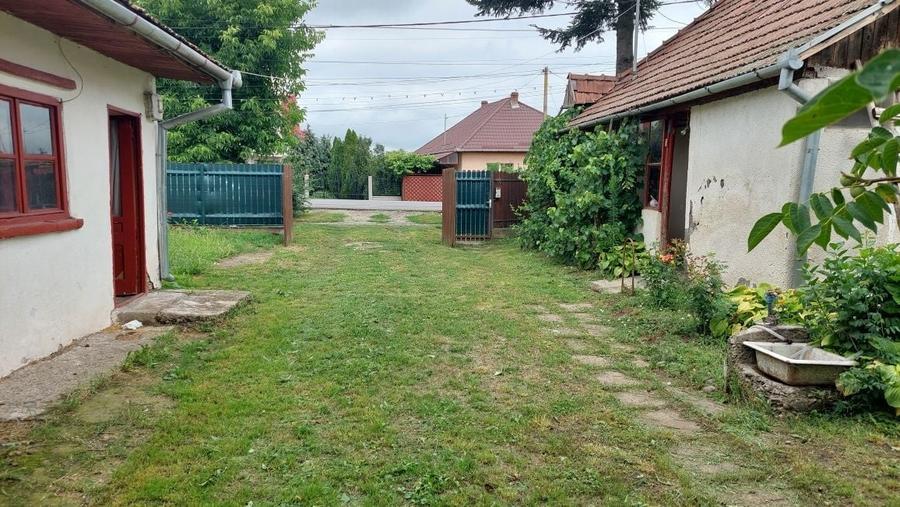 Casă cu 4 camere în Criș